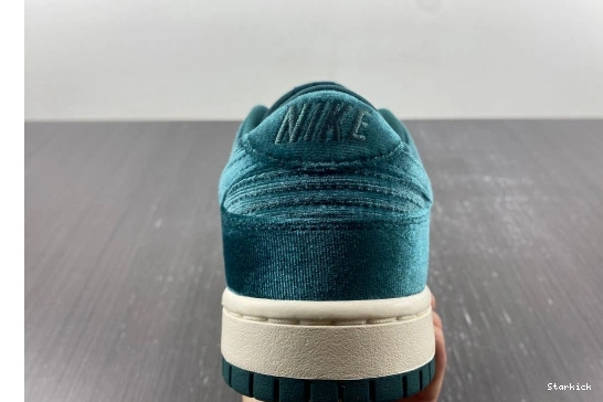 DZ5224-300 Green Nike Dunk Velvet Low 0103